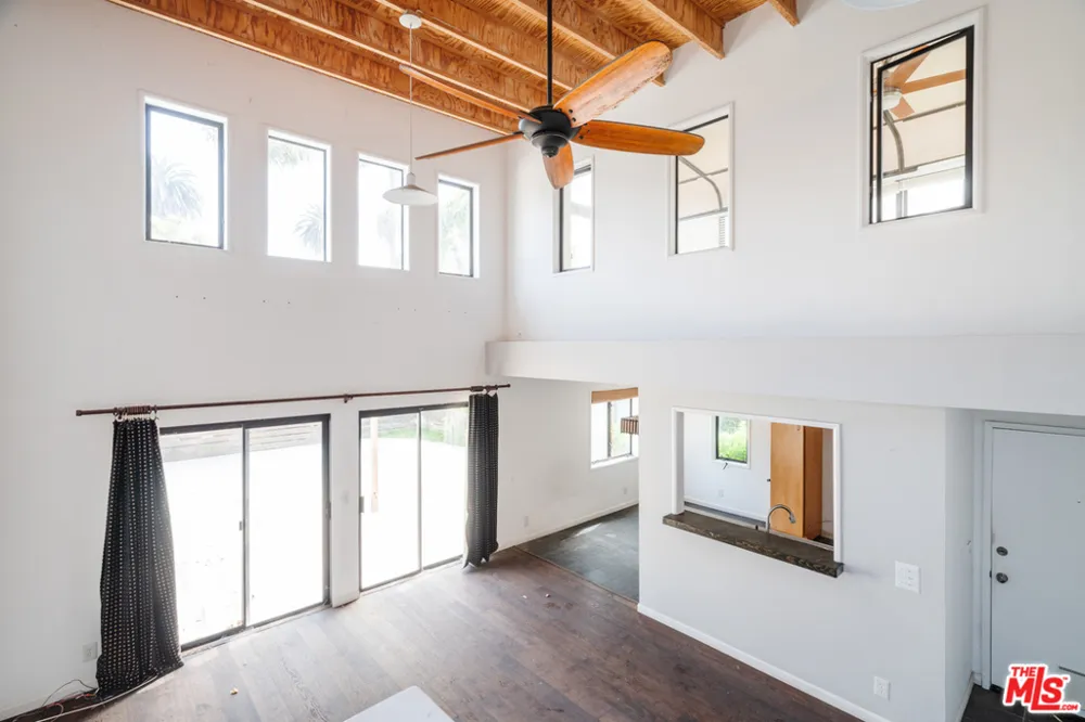 3875 Marcasel Avenue Los Angeles, CA 90066