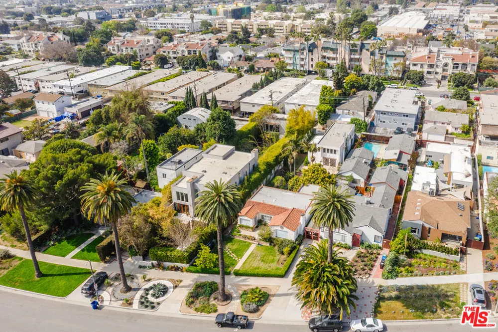 3875 Marcasel Avenue Los Angeles, CA 90066