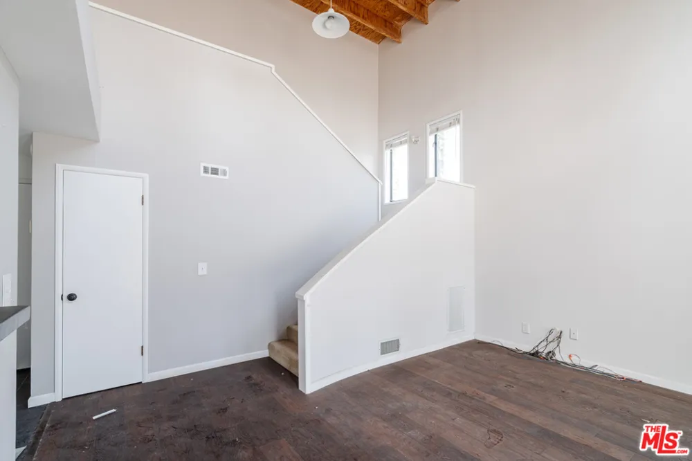 3875 Marcasel Avenue Los Angeles, CA 90066