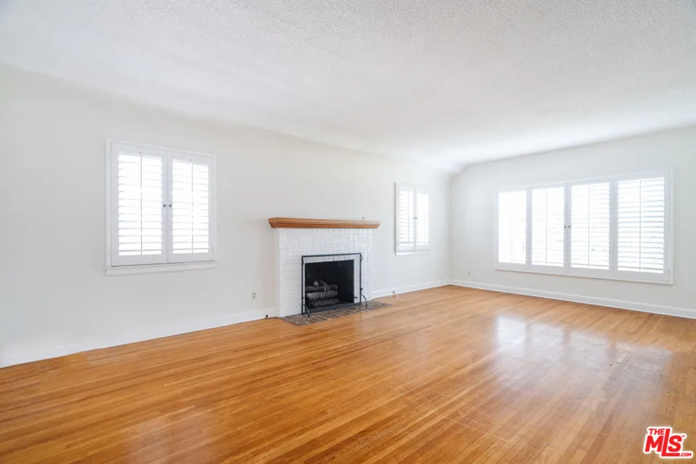3875 Marcasel Avenue Los Angeles, CA 90066