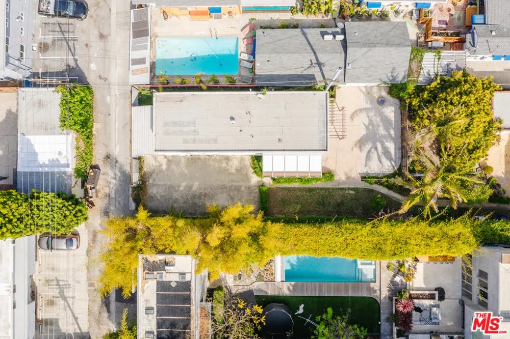 3875 Marcasel Avenue Los Angeles, CA 90066