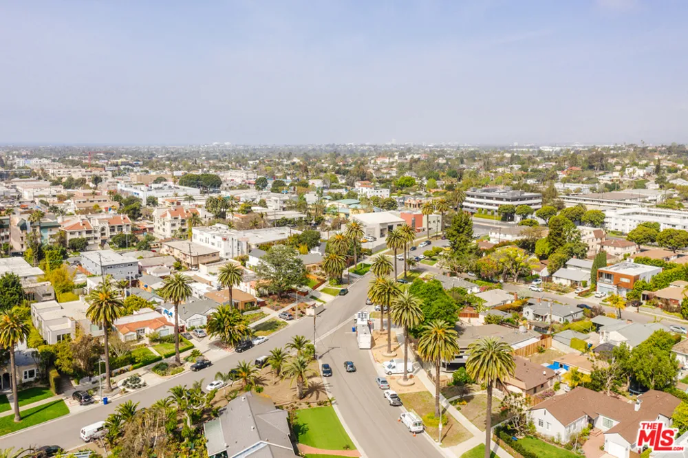 3875 Marcasel Avenue Los Angeles, CA 90066