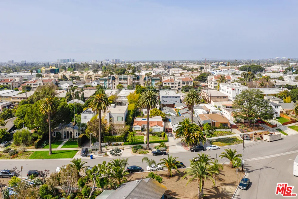 3875 Marcasel Avenue Los Angeles, CA 90066