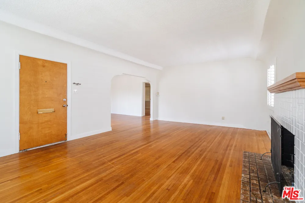3875 Marcasel Avenue Los Angeles, CA 90066
