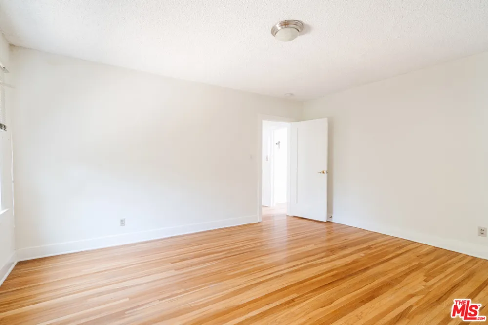 3875 Marcasel Avenue Los Angeles, CA 90066