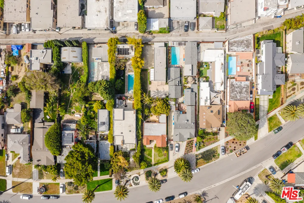 3875 Marcasel Avenue Los Angeles, CA 90066
