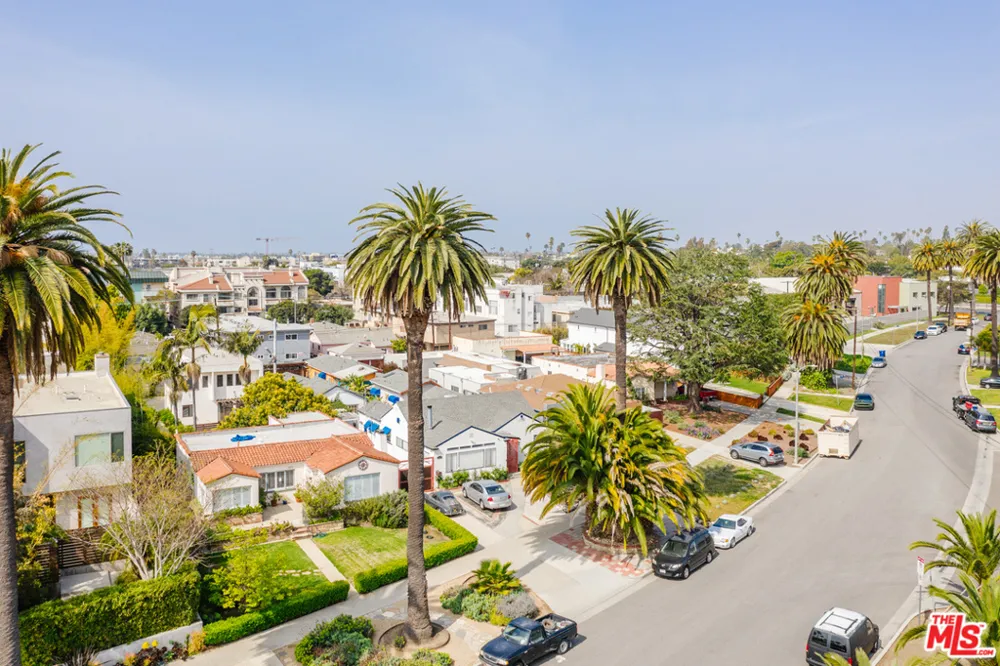 3875 Marcasel Avenue Los Angeles, CA 90066