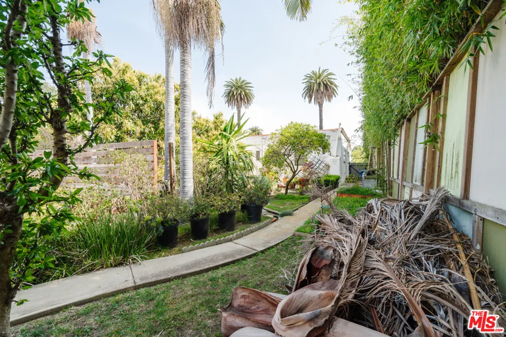 3875 Marcasel Avenue Los Angeles, CA 90066