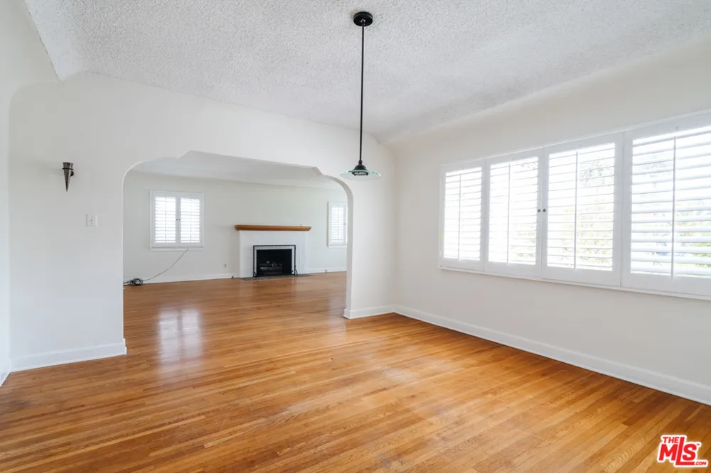 3875 Marcasel Avenue Los Angeles, CA 90066