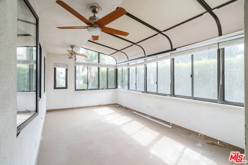 3875 Marcasel Avenue Los Angeles, CA 90066