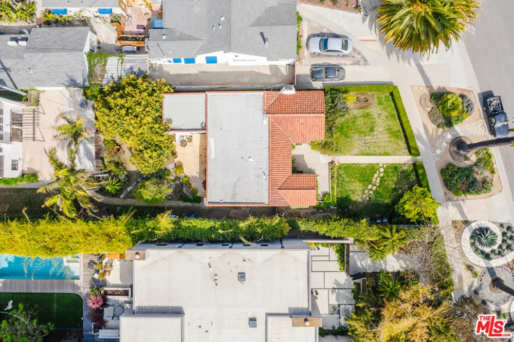 3875 Marcasel Avenue Los Angeles, CA 90066