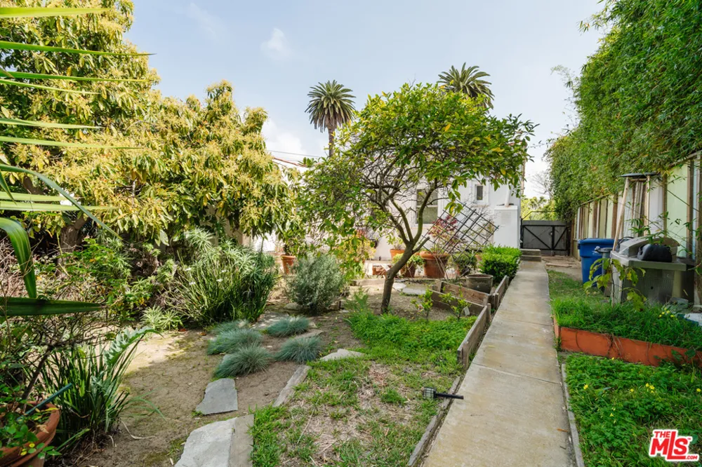 3875 Marcasel Avenue Los Angeles, CA 90066