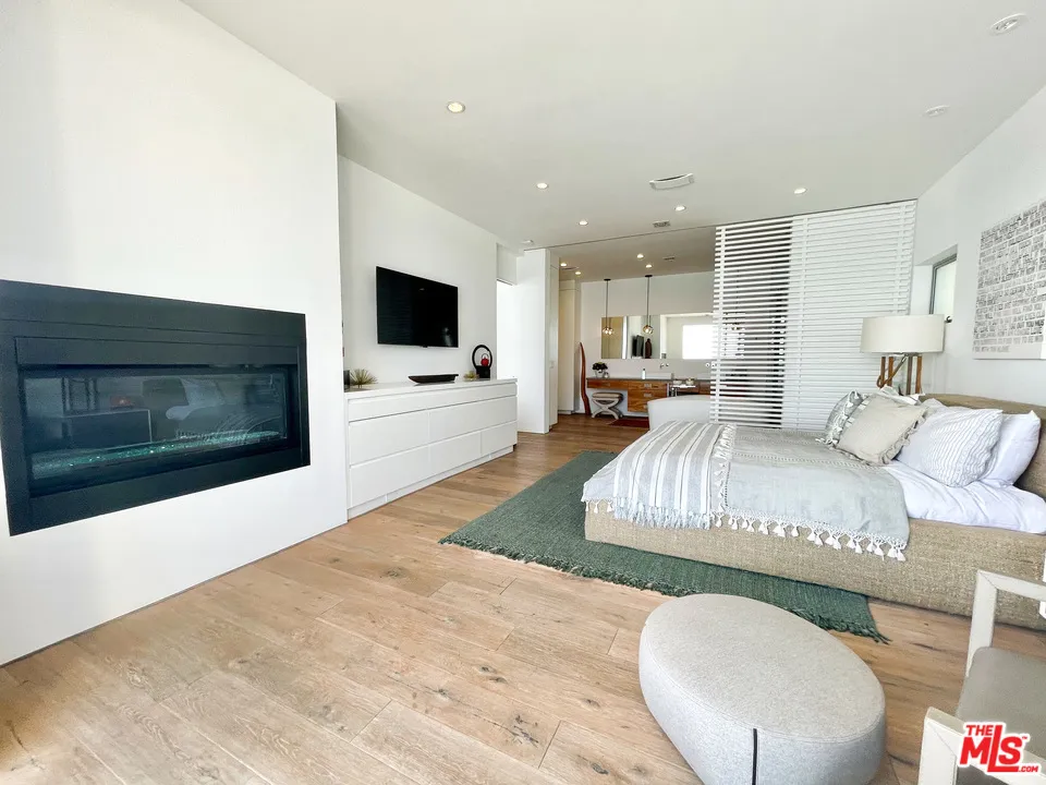 25366 Malibu Road #1 Malibu, CA 90265