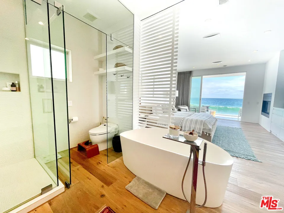 25366 Malibu Road #1 Malibu, CA 90265