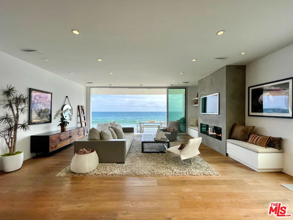 25366 Malibu Road #1 Malibu, CA 90265