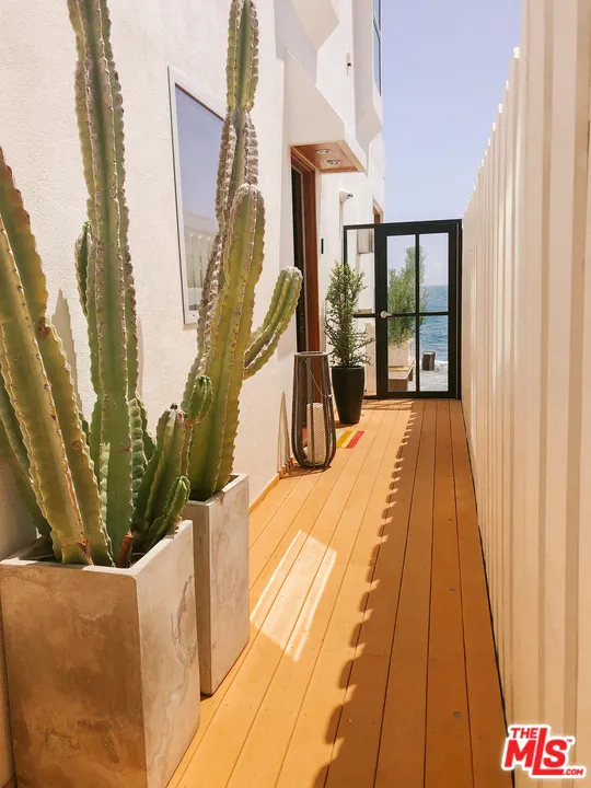 25366 Malibu Road #1 Malibu, CA 90265
