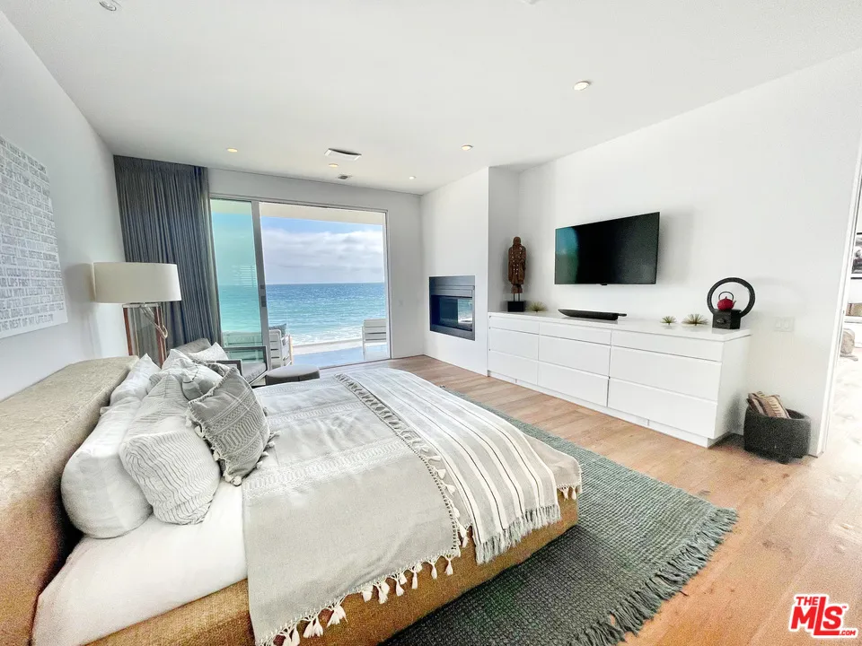 25366 Malibu Road #1 Malibu, CA 90265