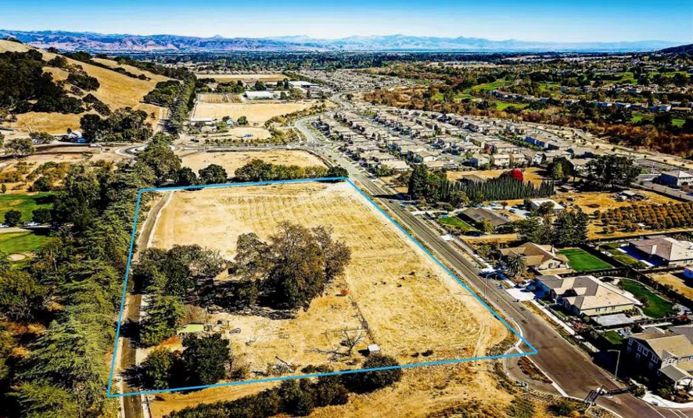 2740 Hecker Pass Road Gilroy, CA 95020