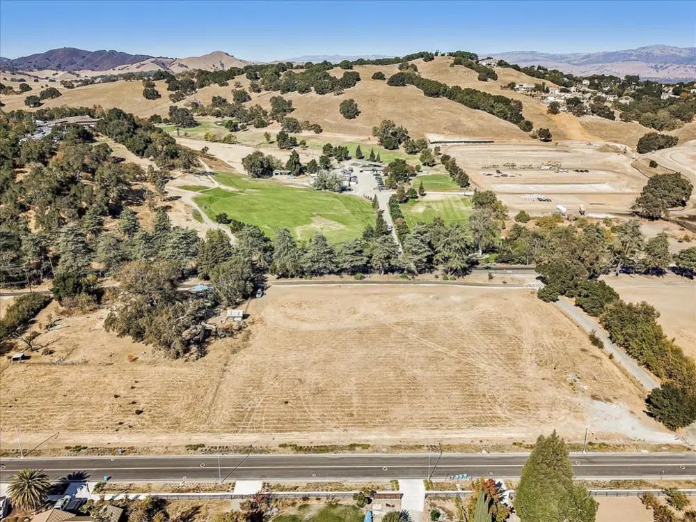 2740 Hecker Pass Road Gilroy, CA 95020
