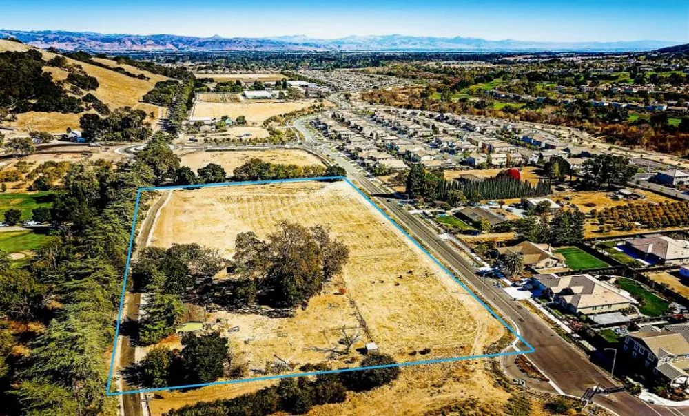 2740 Hecker Pass Road Gilroy, CA 95020
