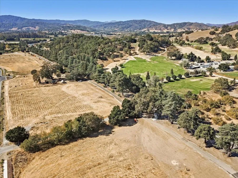 2740 Hecker Pass Road Gilroy, CA 95020