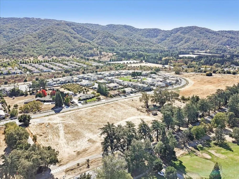 2740 Hecker Pass Road Gilroy, CA 95020