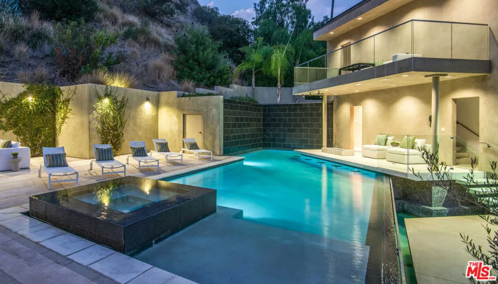 7801 Hillside Avenue Los Angeles, CA 90046