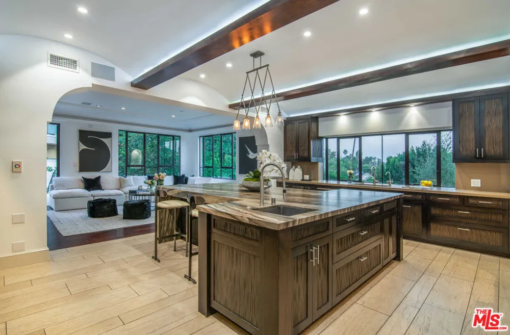 7801 Hillside Avenue Los Angeles, CA 90046