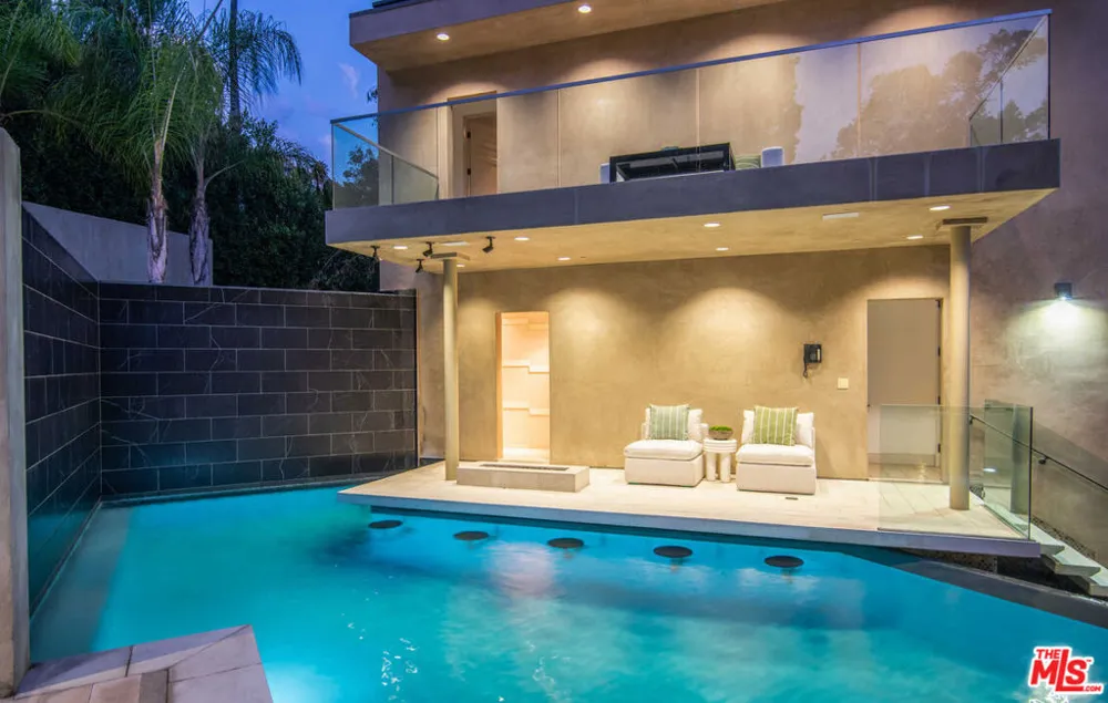 7801 Hillside Avenue Los Angeles, CA 90046