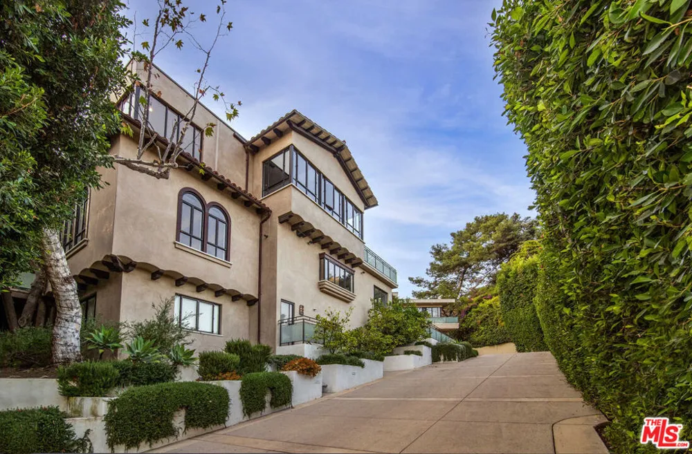 7801 Hillside Avenue Los Angeles, CA 90046