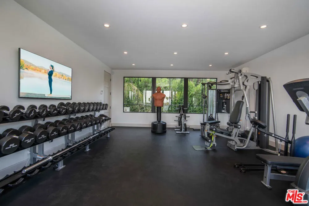 7801 Hillside Avenue Los Angeles, CA 90046