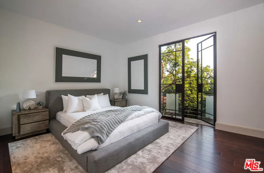 7801 Hillside Avenue Los Angeles, CA 90046