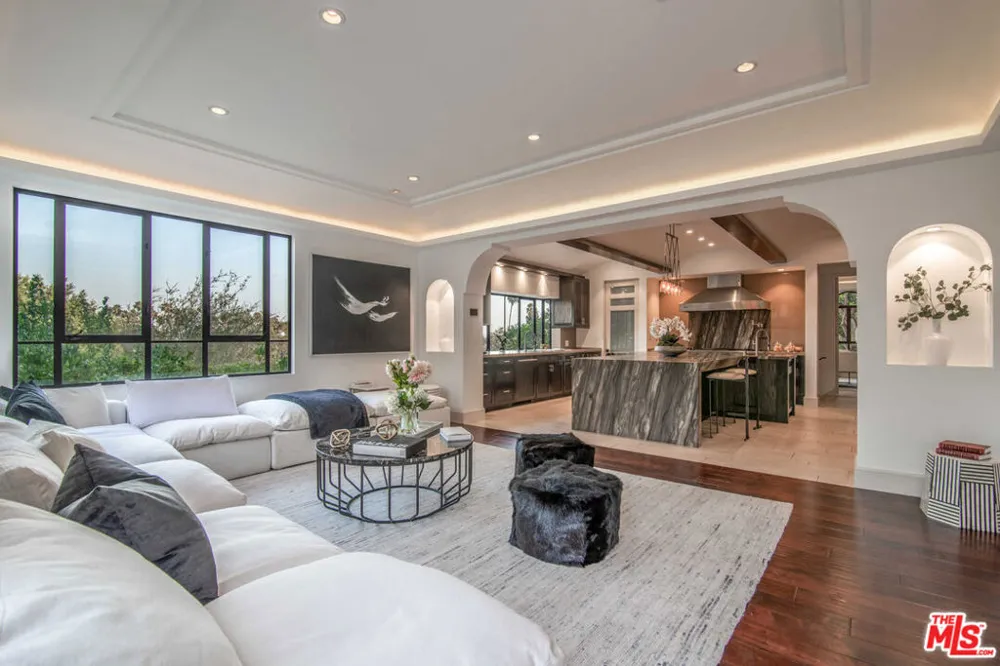 7801 Hillside Avenue Los Angeles, CA 90046