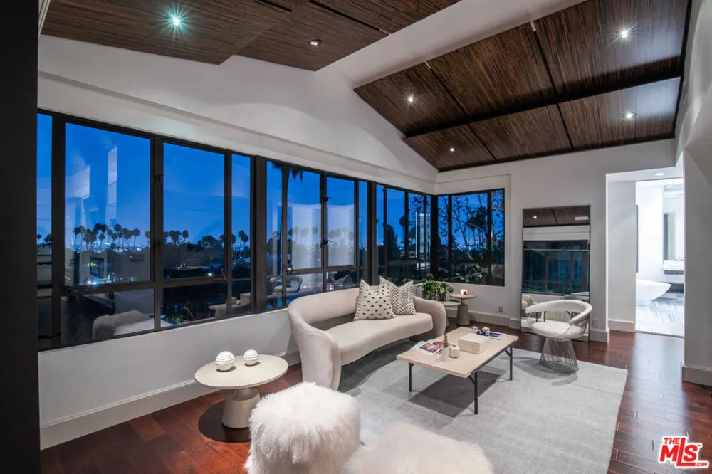 7801 Hillside Avenue Los Angeles, CA 90046