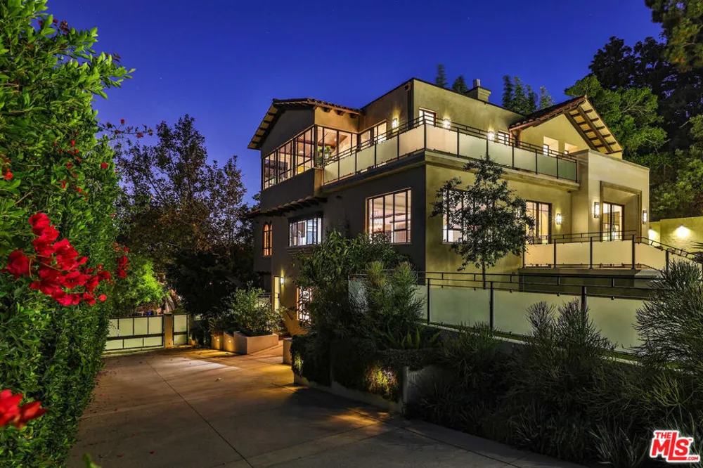 7801 Hillside Avenue Los Angeles, CA 90046