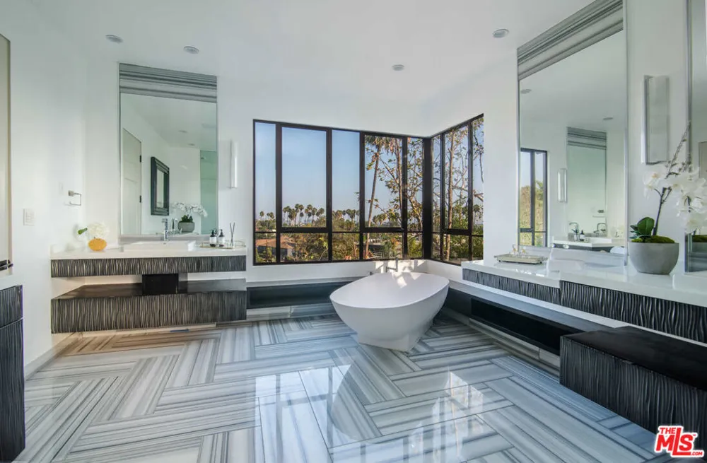 7801 Hillside Avenue Los Angeles, CA 90046