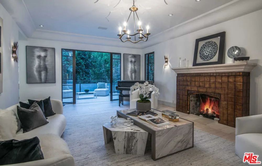 7801 Hillside Avenue Los Angeles, CA 90046
