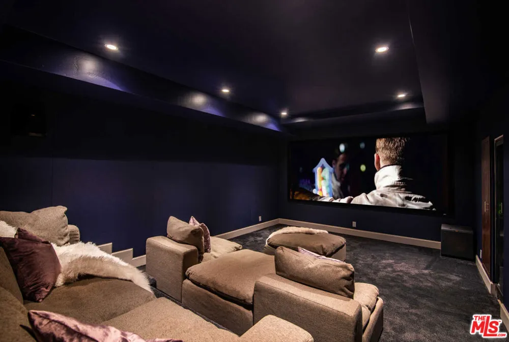 7801 Hillside Avenue Los Angeles, CA 90046
