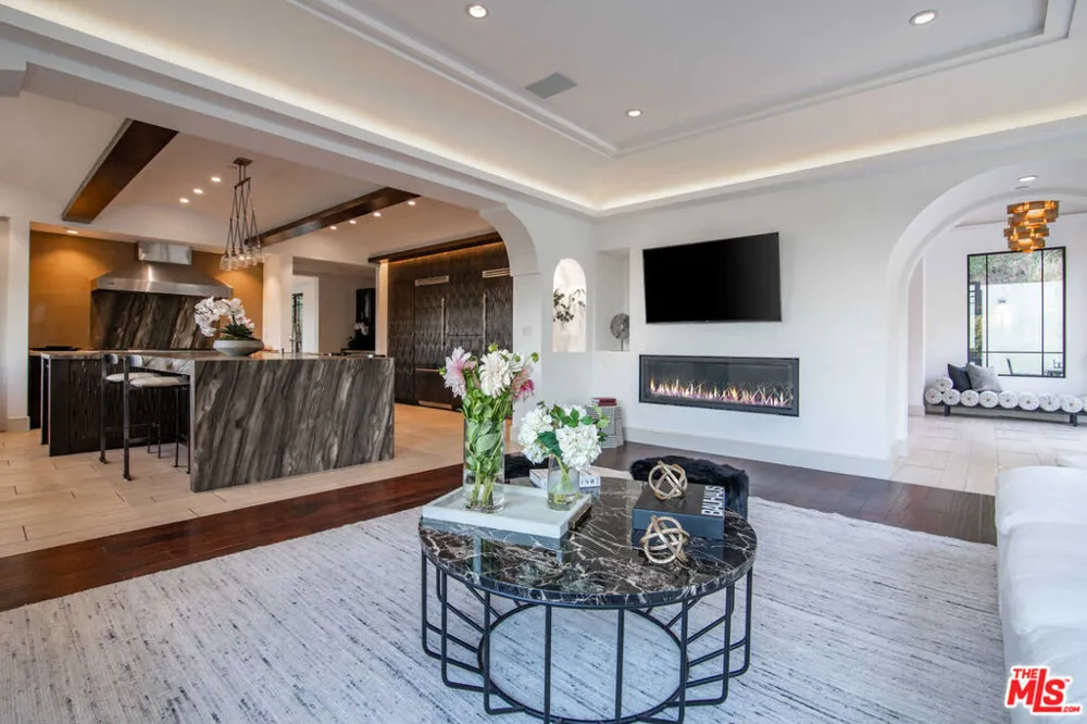 7801 Hillside Avenue Los Angeles, CA 90046
