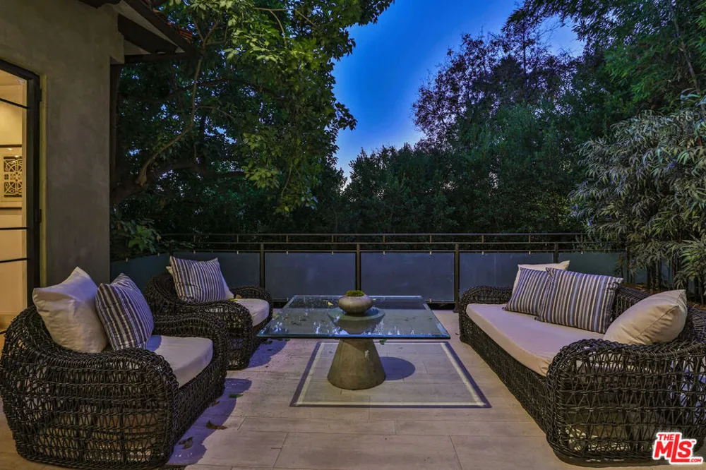 7801 Hillside Avenue Los Angeles, CA 90046