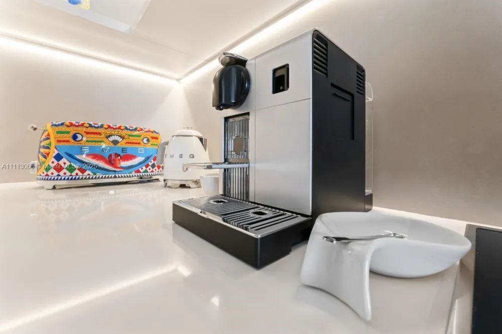 19143 Fisher Island Dr #19143 Miami Beach, FL 33109