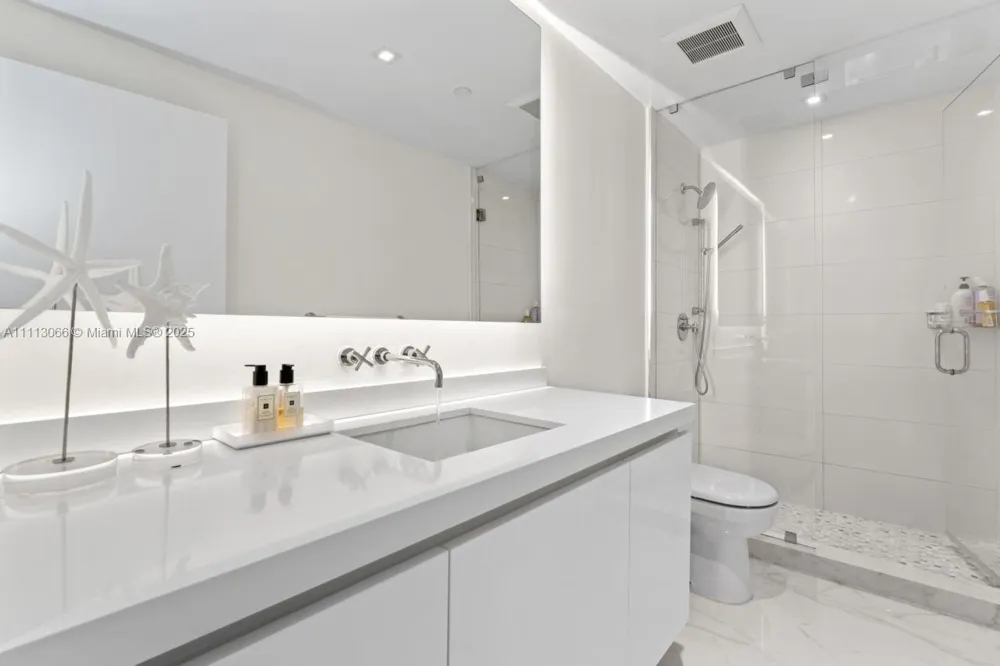 19143 Fisher Island Dr #19143 Miami Beach, FL 33109