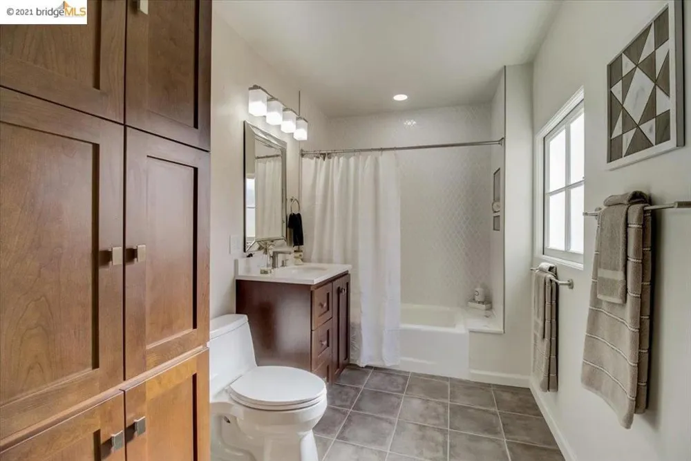 882 Alma Pl Oakland, CA 94610