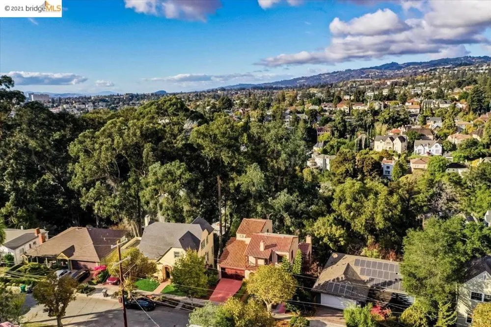 882 Alma Pl Oakland, CA 94610