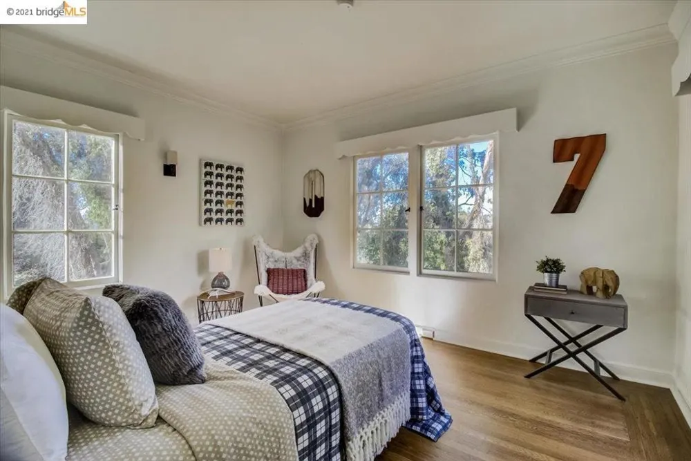 882 Alma Pl Oakland, CA 94610