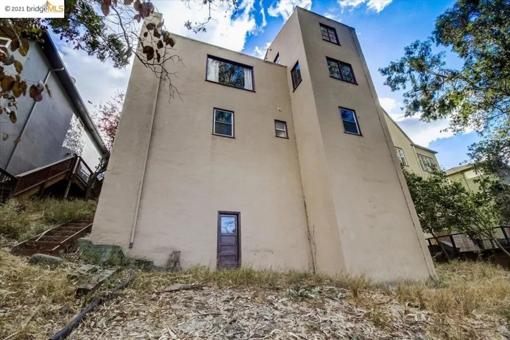 882 Alma Pl Oakland, CA 94610