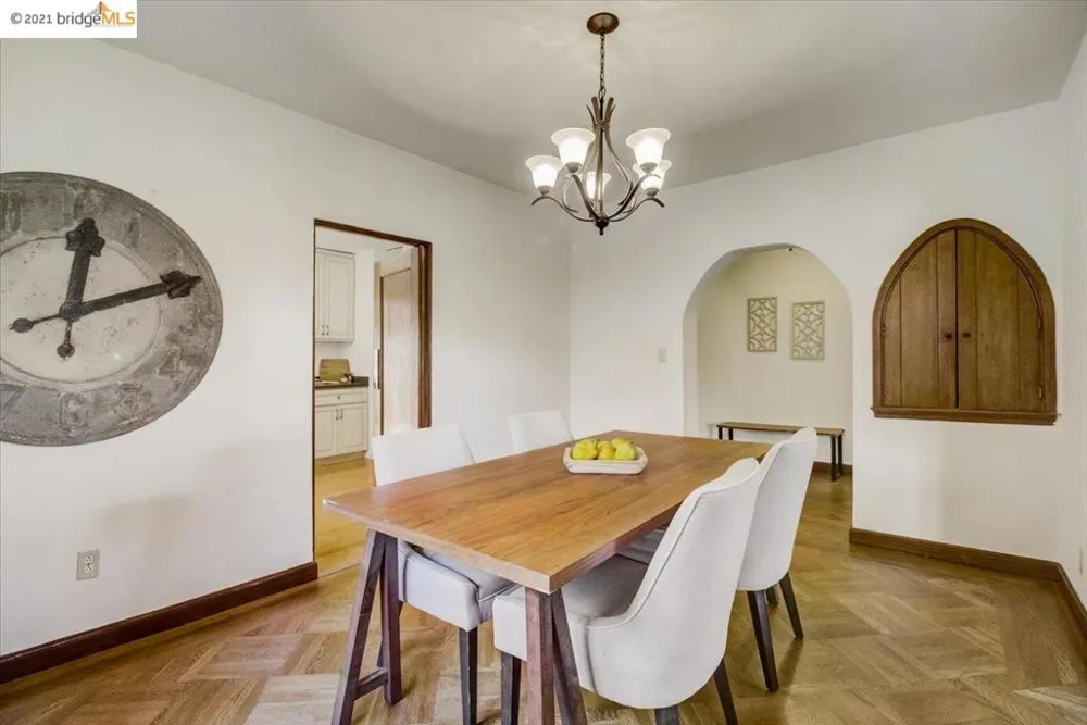 882 Alma Pl Oakland, CA 94610