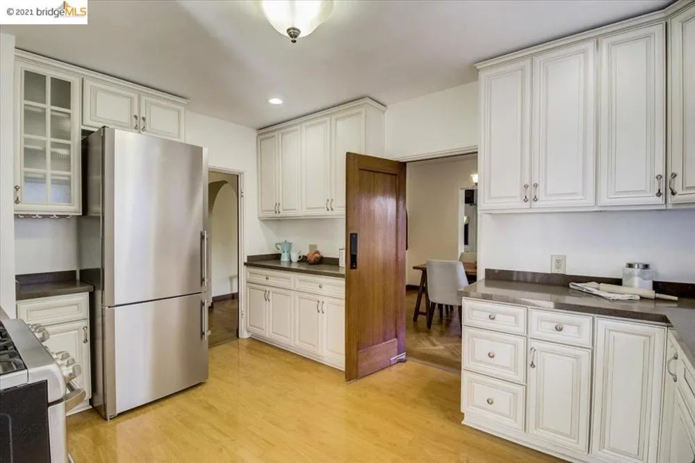 882 Alma Pl Oakland, CA 94610