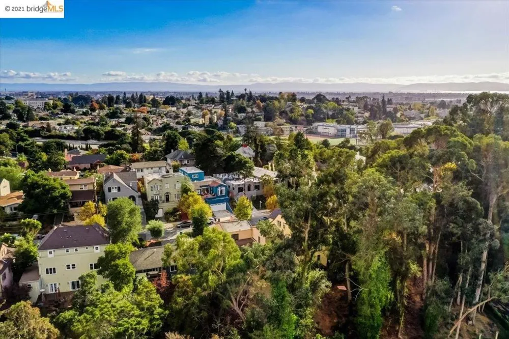882 Alma Pl Oakland, CA 94610