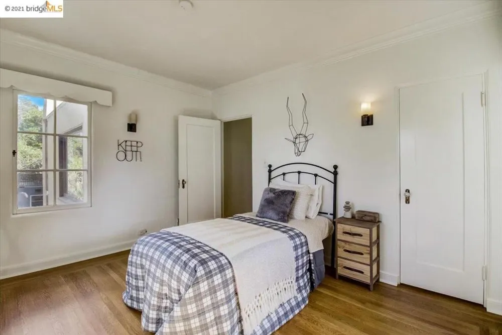 882 Alma Pl Oakland, CA 94610